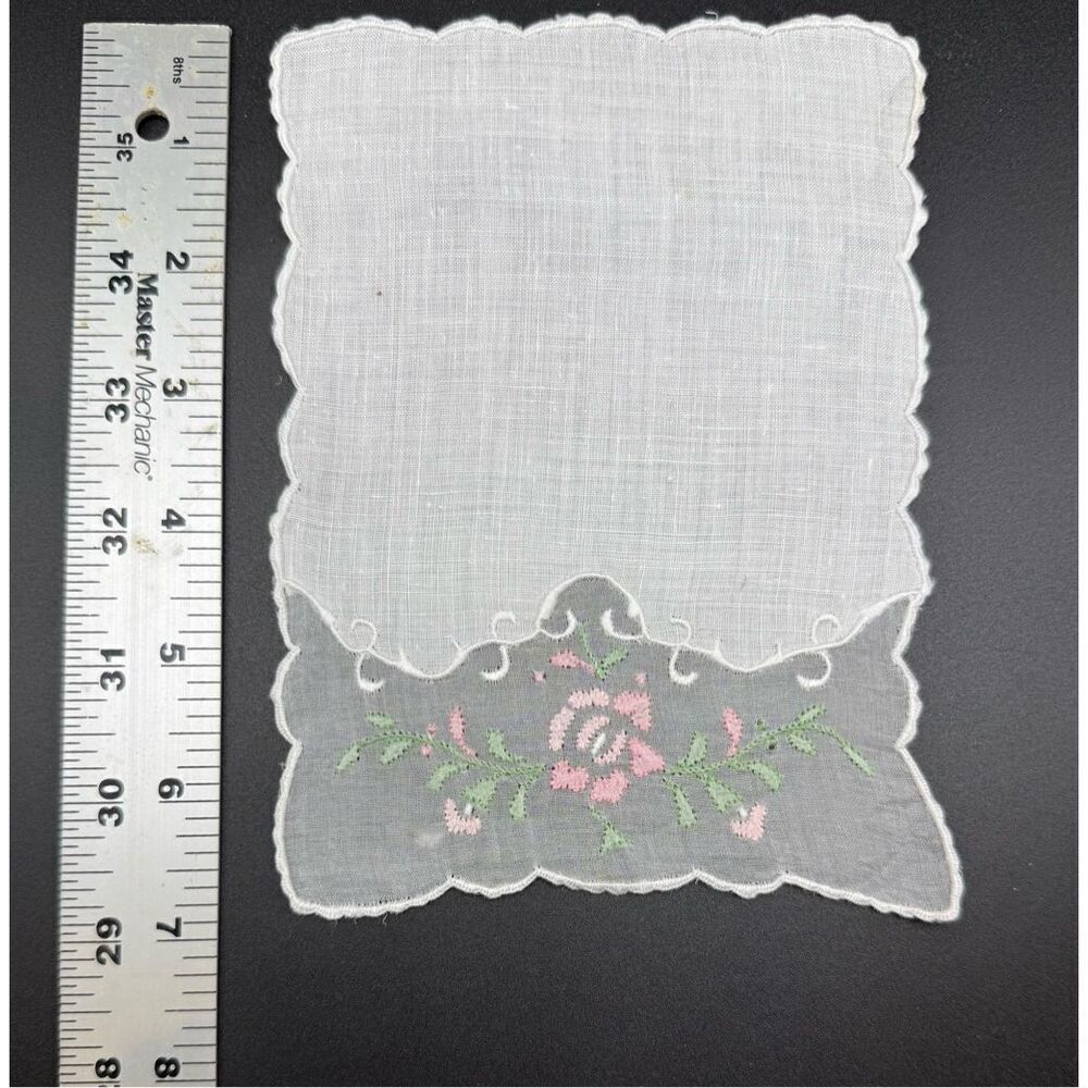 Vintage Linen Embroidered Cocktail/Tea Napkins Set of 4 - Picture 7 of 7